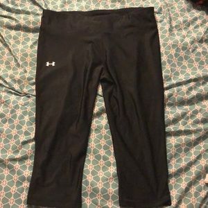 Black Under Armour heat gear compression capris XL